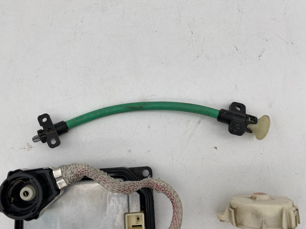 2010-2011 Lexus LS460 Driver Xenon Headlight Ballast Bulb Adjustor Module Kit LH