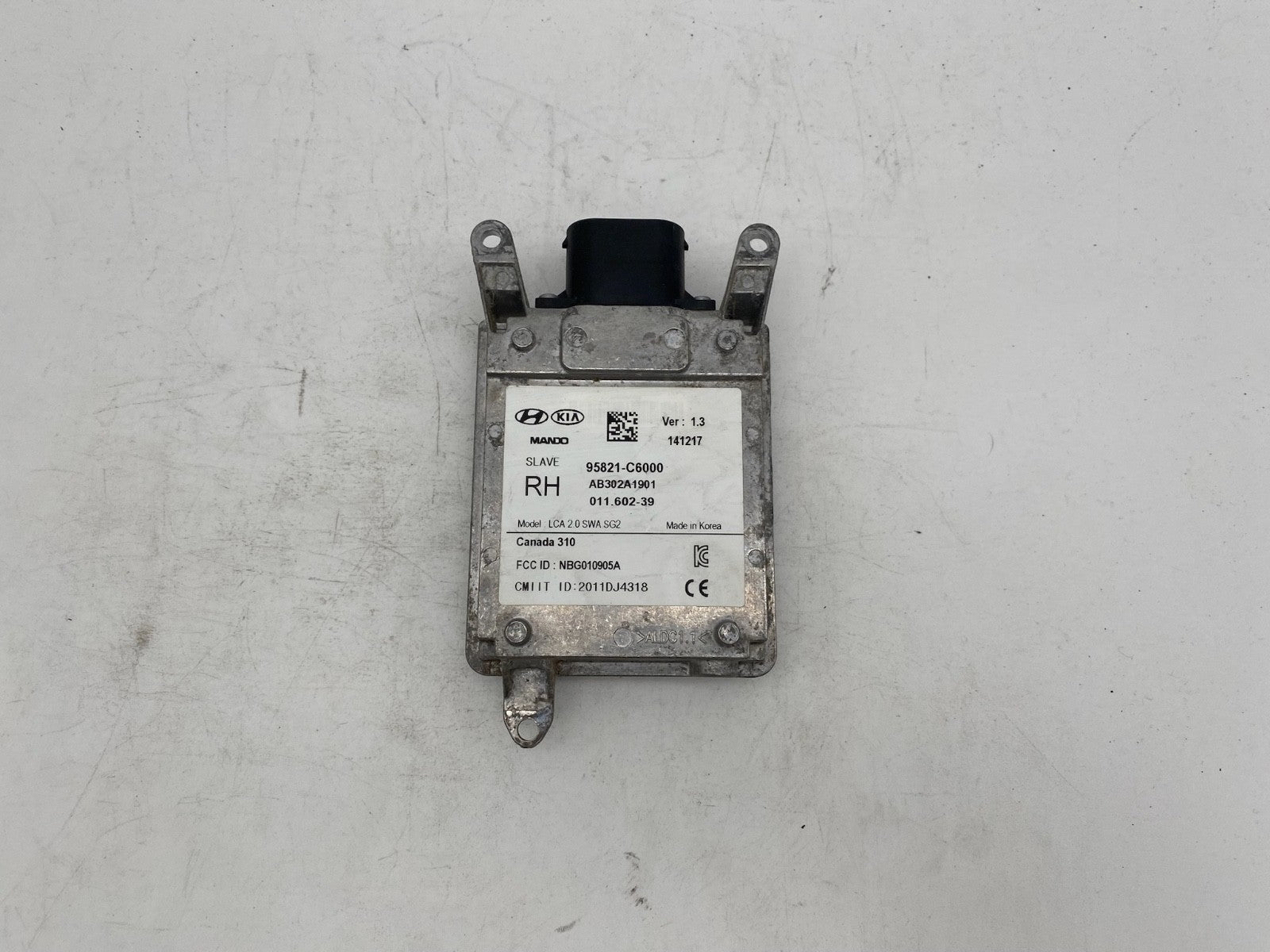 2015-2018 KIA SORENTO  BLIND SPOT MONITOR SENSOR RIGHT RH MODULE OEM 95821-C6000