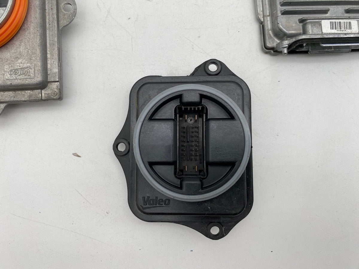 2014-20 Jeep Grand Cherokee HID Xenon RH Headlight Ballast Bulb Bracket Module