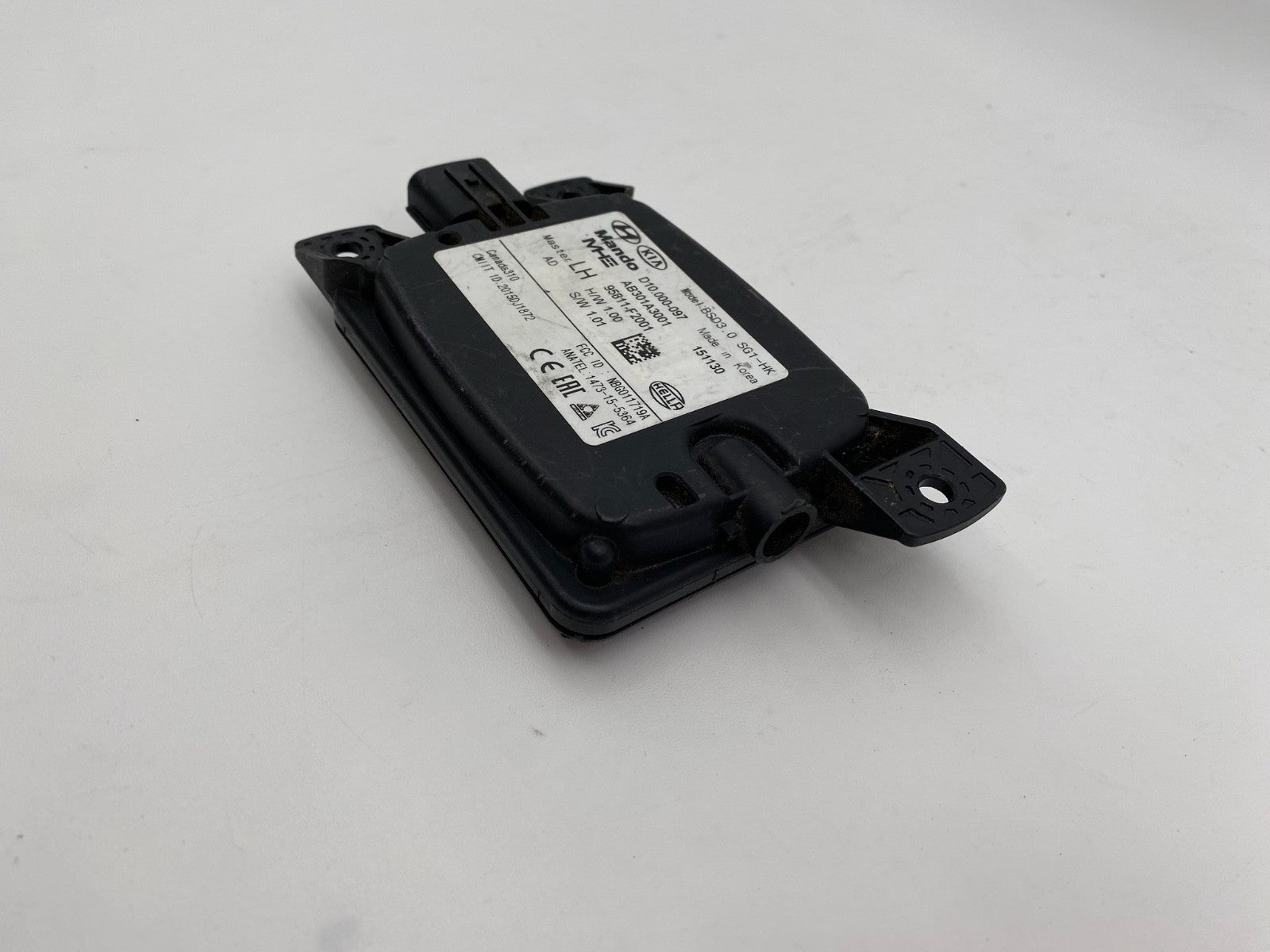 2017-2018 Hyundai Elantra Left Blind Spot Radar Sensor Module  95811-F2001 OEM