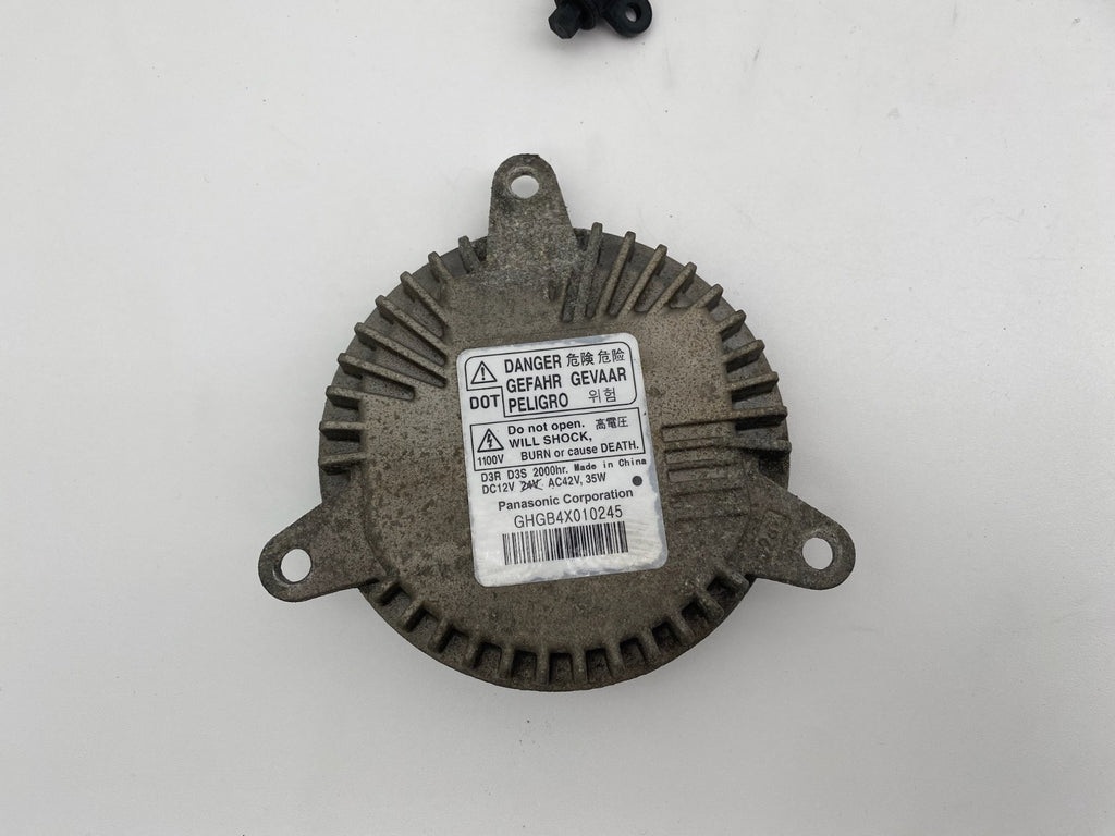 2014-2015 Dodge Durango Driver Side Xenon HID Headlight Ballast Module Set OEM