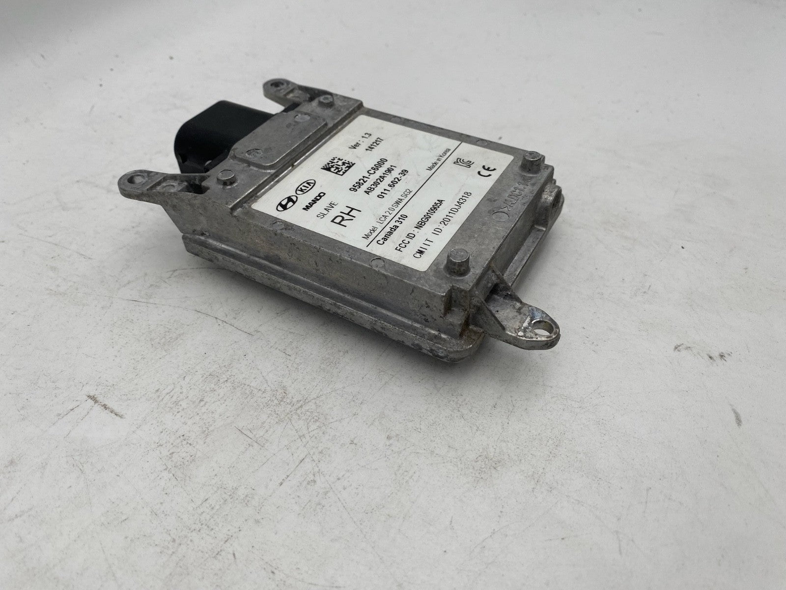 2015-2018 KIA SORENTO  BLIND SPOT MONITOR SENSOR RIGHT RH MODULE OEM 95821-C6000