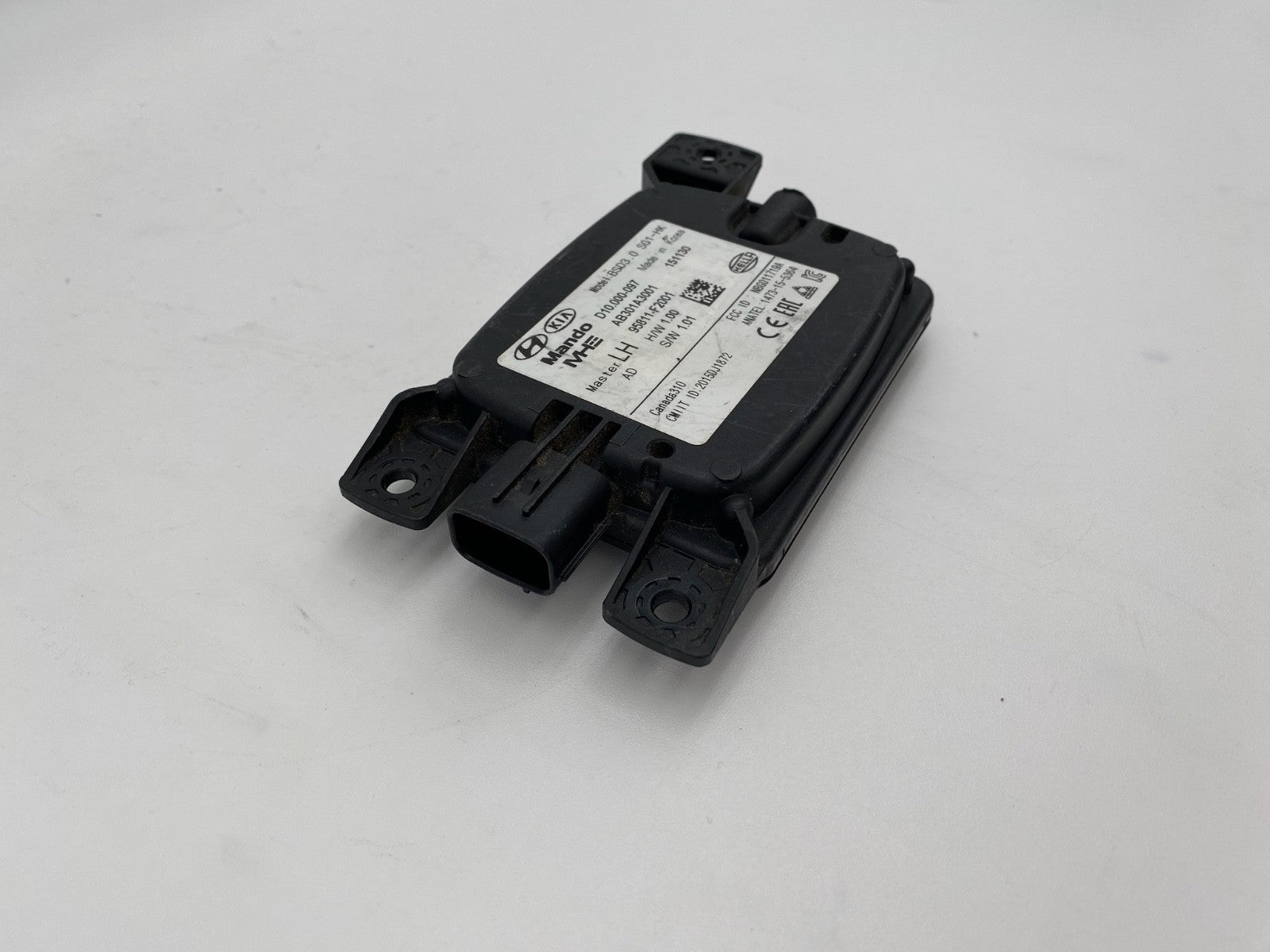 2017-2018 Hyundai Elantra Left Blind Spot Radar Sensor Module  95811-F2001 OEM