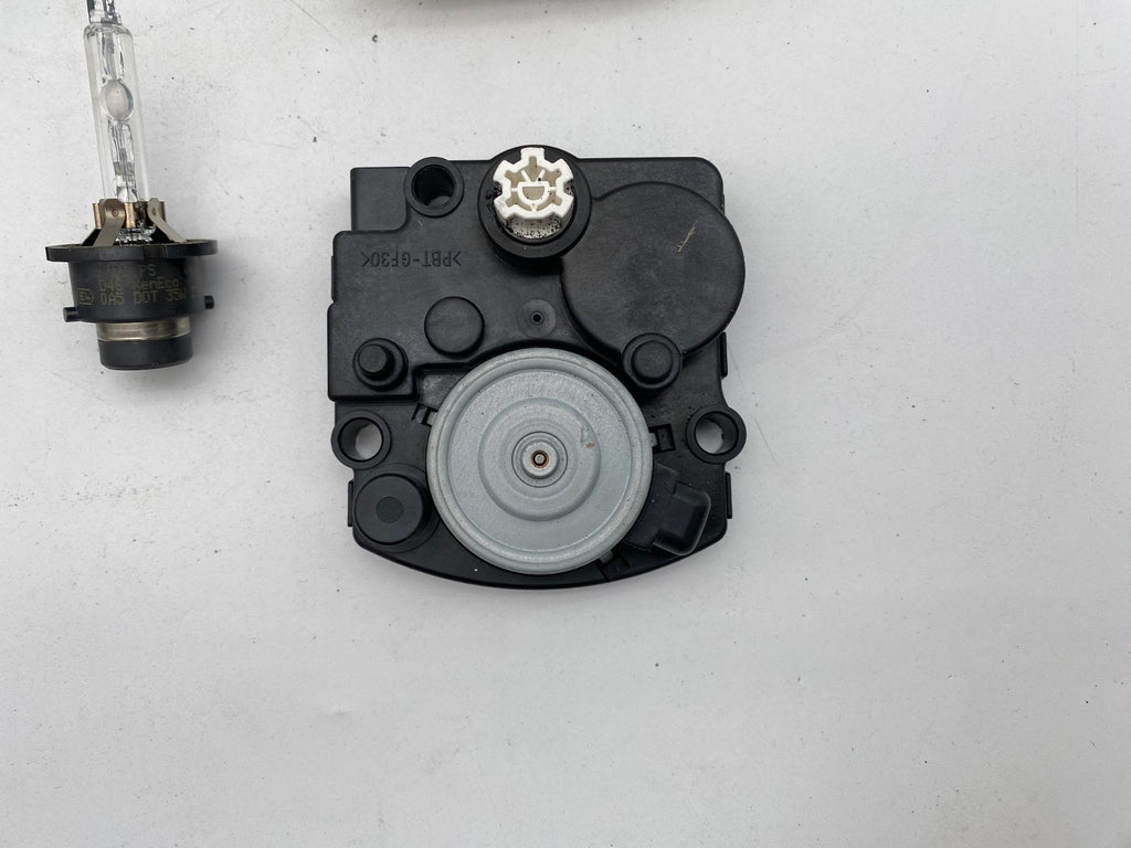 2010-2011 Lexus LS460 Driver Xenon Headlight Ballast Bulb Adjustor Module Kit LH