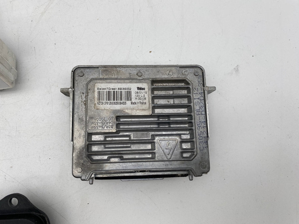 2014-20 Jeep Grand Cherokee HID Xenon RH Headlight Ballast Bulb Bracket Module