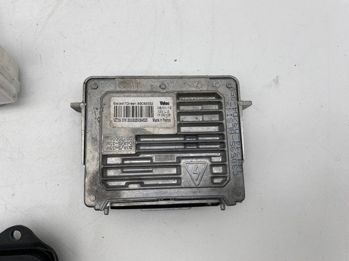 2014-20 Jeep Grand Cherokee HID Xenon RH Headlight Ballast Bulb Bracket Module
