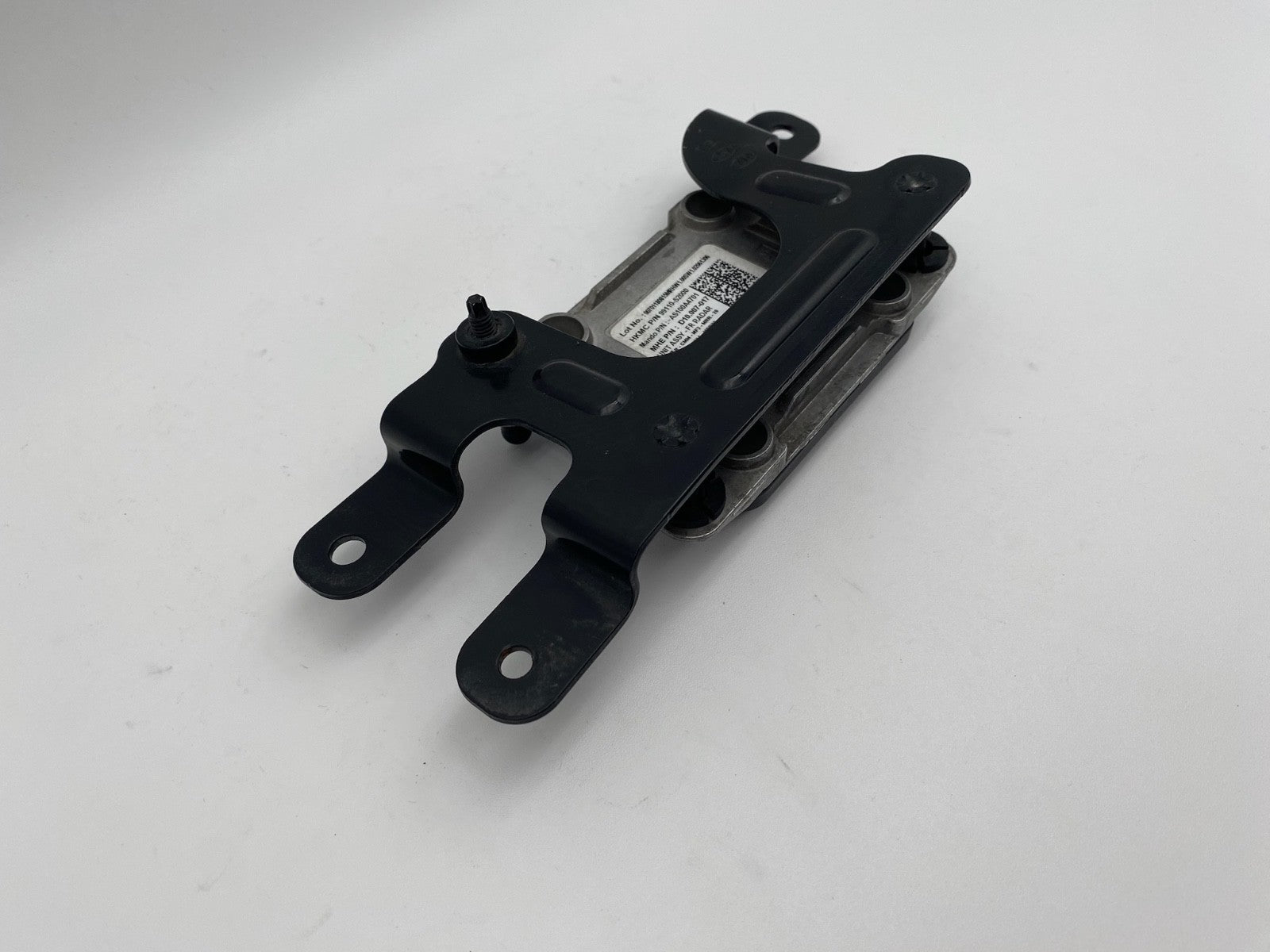 2019-2020 HYUNDAI SANTA FE CRUISE CONTROL DISTANCE RADAR SENSOR OEM 99110-S2000