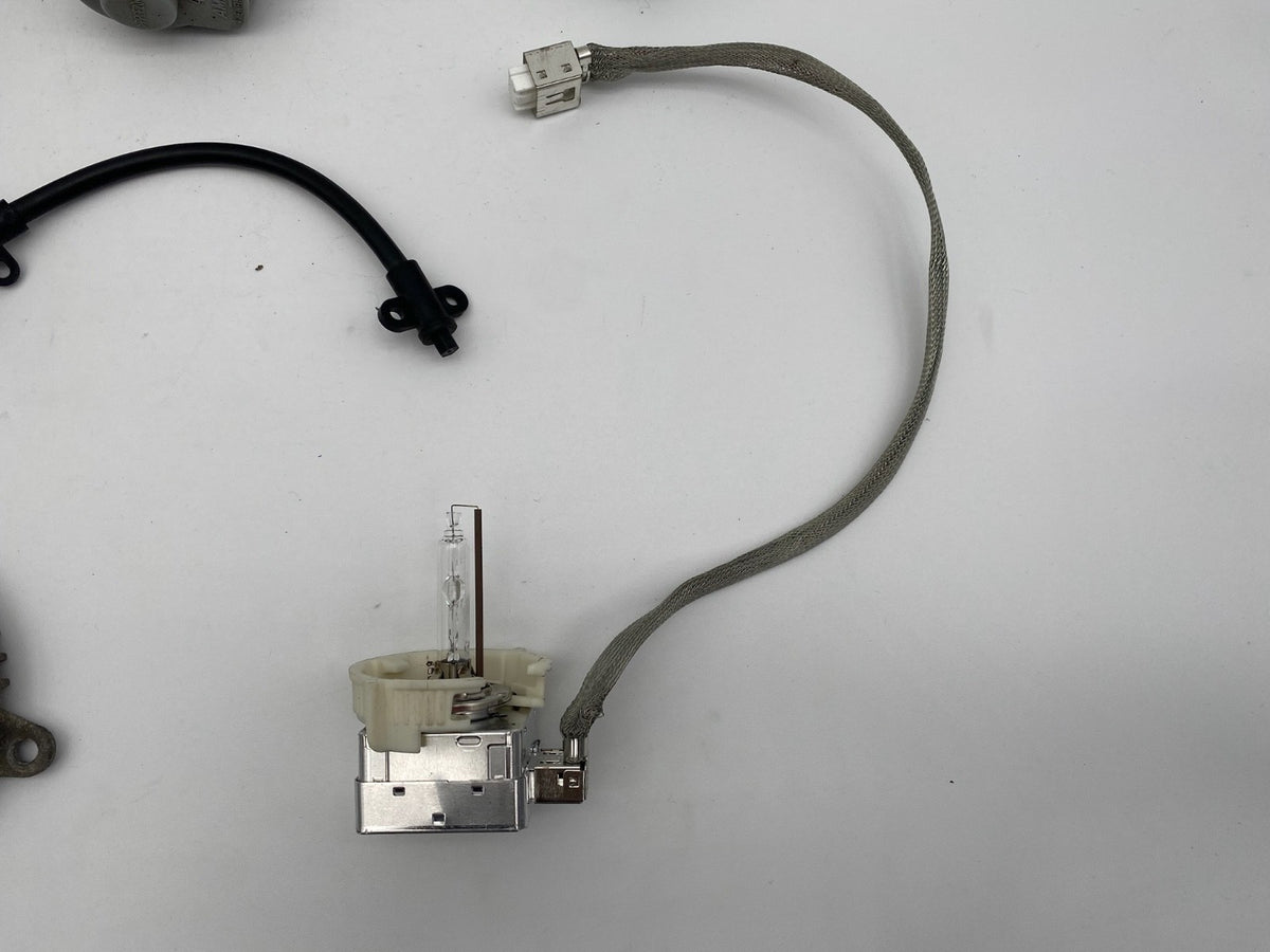 2014-2015 Dodge Durango Driver Side Xenon HID Headlight Ballast Module Set OEM