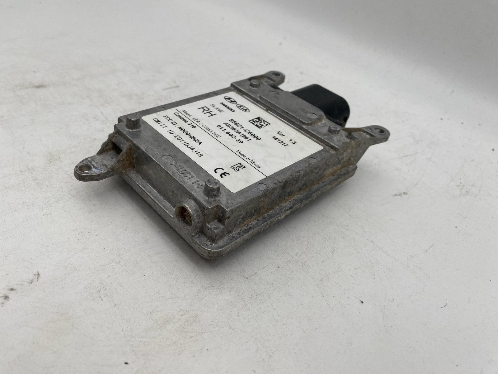 2015-2018 KIA SORENTO  BLIND SPOT MONITOR SENSOR RIGHT RH MODULE OEM 95821-C6000