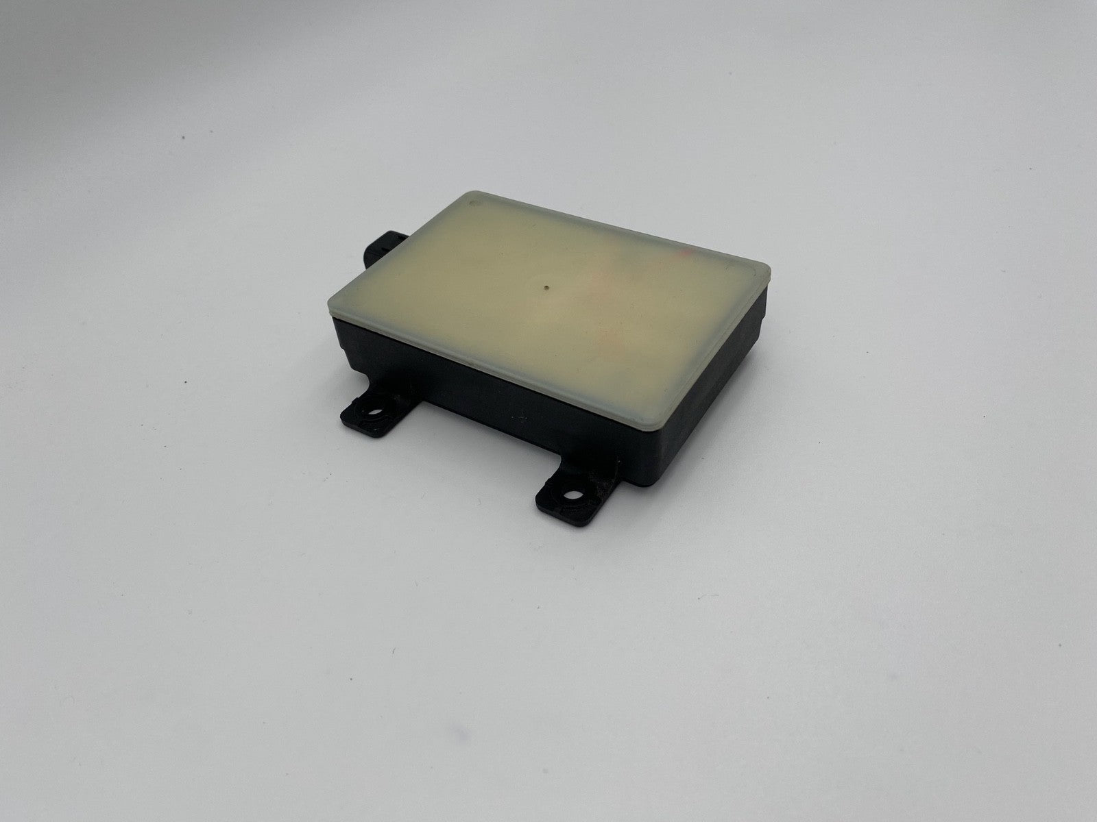 2019-2021 HYUNDAI TUCSON REAR RIGHT BLIND SPOT MONITOR RADAR SENSOR D395850700
