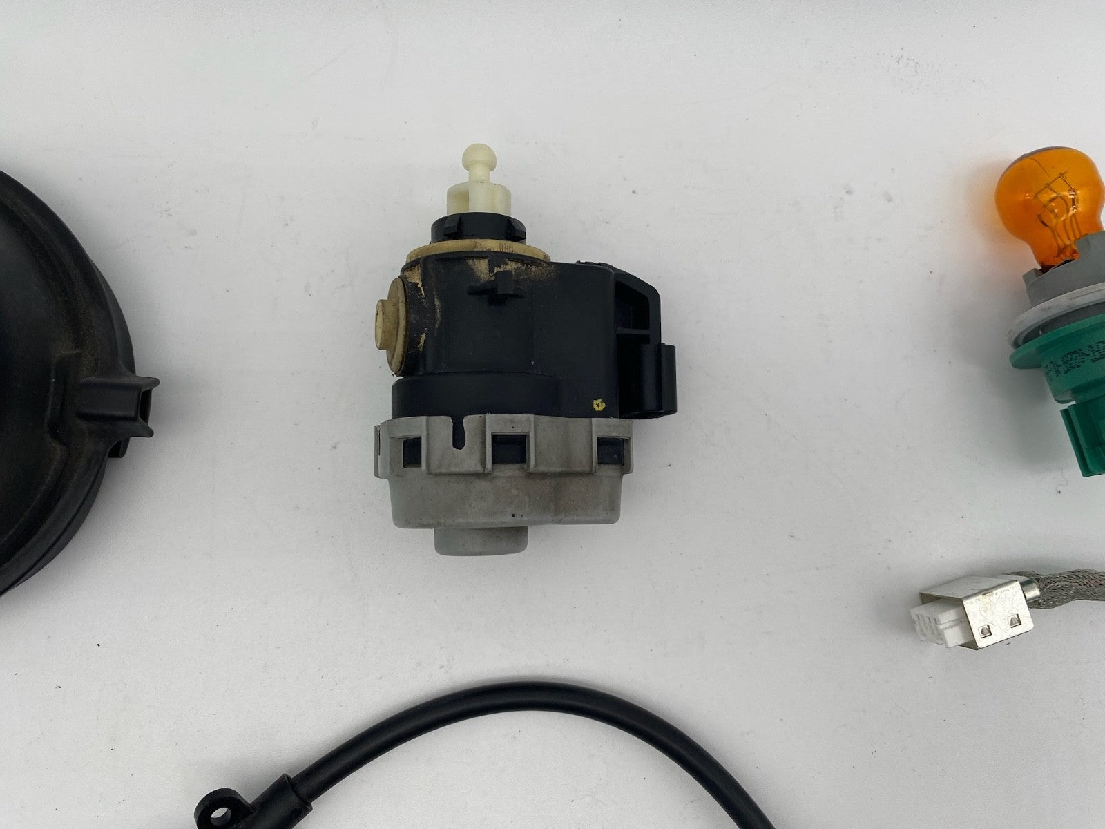 2014-2015 Dodge Durango Driver Side Xenon HID Headlight Ballast Module Set OEM
