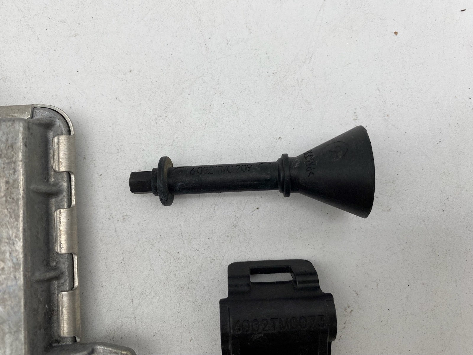 2014-2018 Jeep Cherokee Driver Xenon Headlight Ballast Module 1 307 329 320 15