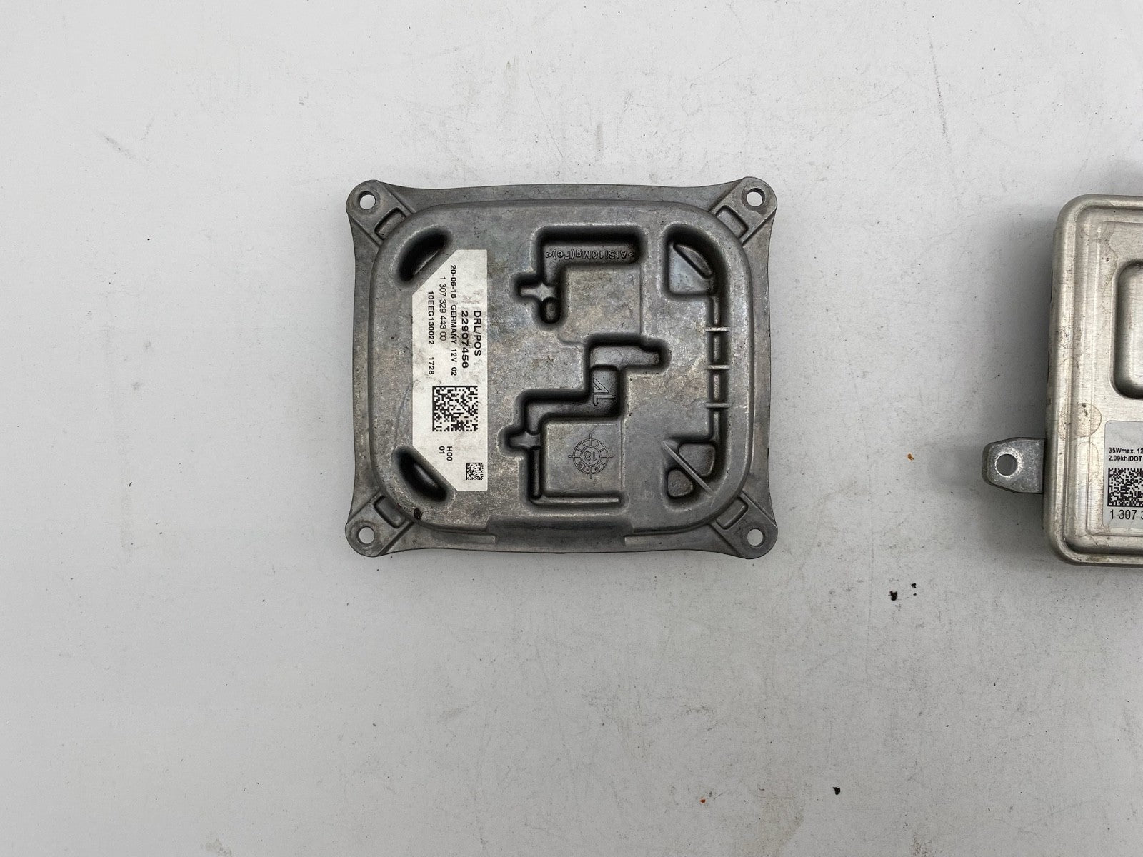 2013-19 CADILLAC ATS OEM XENON HID HEADLIGHT DAYTIME & BALLAST CONTROL MODULE