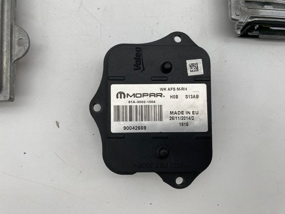 2014-20 Jeep Grand Cherokee HID Xenon RH Headlight Ballast Bulb Bracket Module