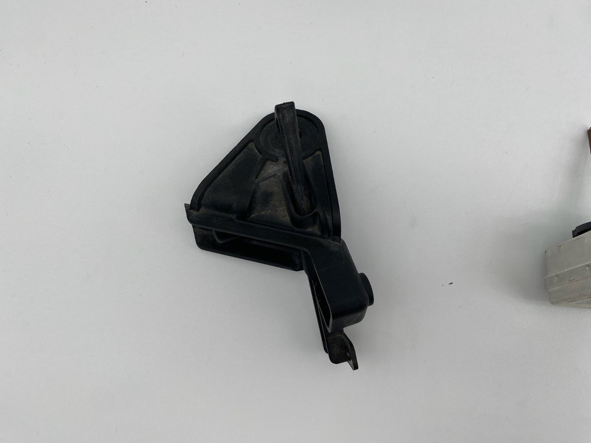 2011-16 Hyundai Equus Driver Xenon Headlight Ballast Control Module Bracket Kit
