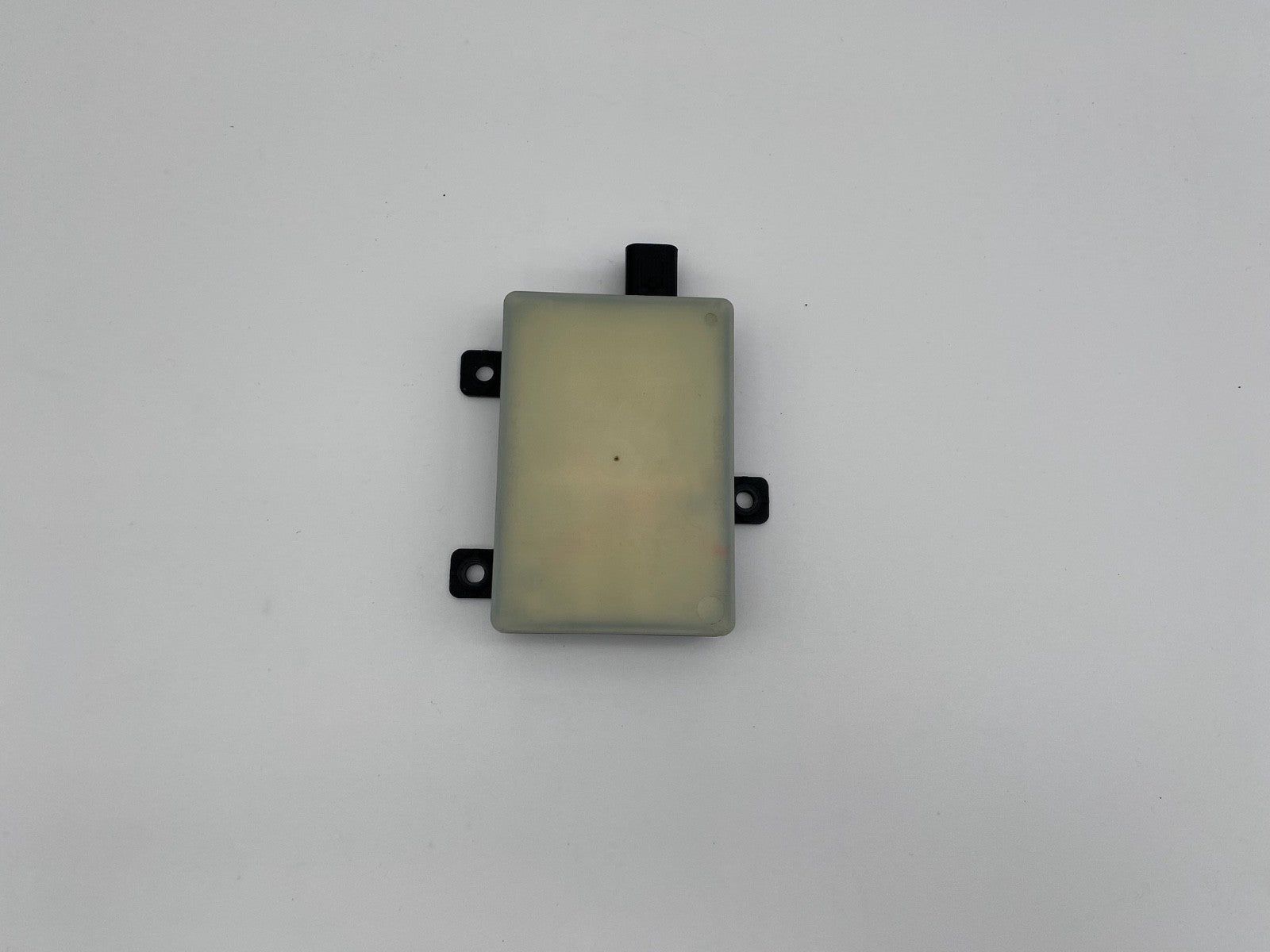 2019-2021 HYUNDAI TUCSON REAR RIGHT BLIND SPOT MONITOR RADAR SENSOR D395850700