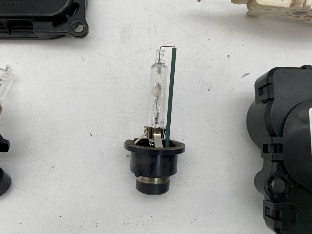 2010-2011 Lexus LS460 Driver Xenon Headlight Ballast Bulb Adjustor Module Kit LH