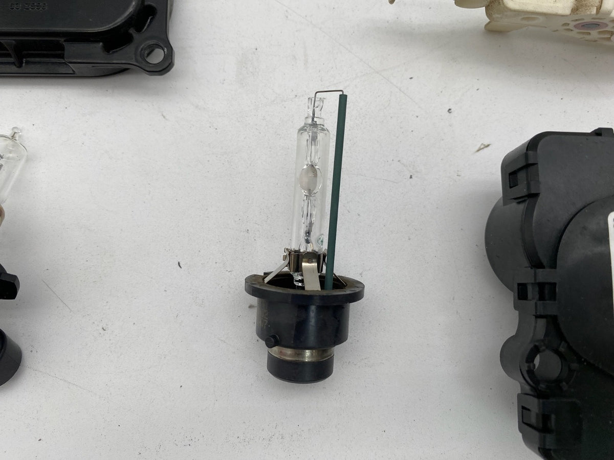 2010-2011 Lexus LS460 Driver Xenon Headlight Ballast Bulb Adjustor Module Kit LH