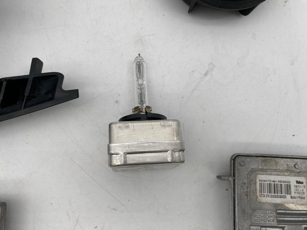 2014-20 Jeep Grand Cherokee HID Xenon RH Headlight Ballast Bulb Bracket Module