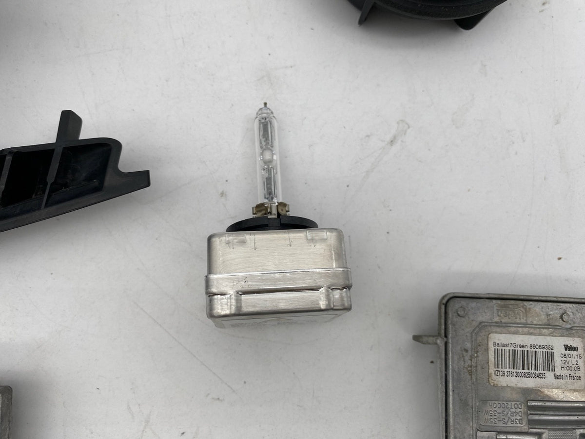 2014-20 Jeep Grand Cherokee HID Xenon RH Headlight Ballast Bulb Bracket Module