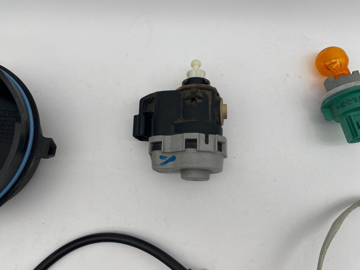 2014-2015 Dodge Durango Driver Side Xenon HID Headlight Ballast Module Set OEM